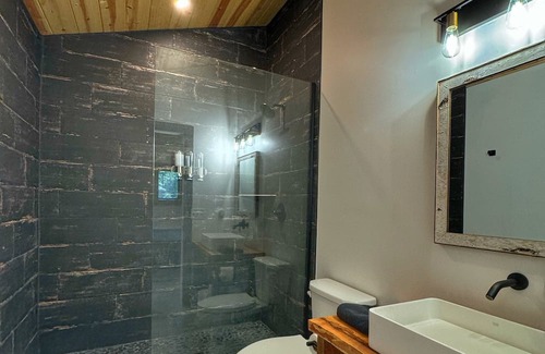 Madison Cabina | Charming Woodside Cabin w/Private Hot Tub & Scenic Trails at Standing Rock Far