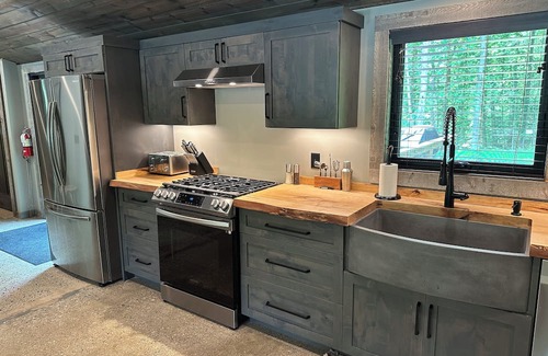 Madison Cabina | Woodside Ranch House w/Hot Tub, Private Deck & Scenic Trails in Wine Country