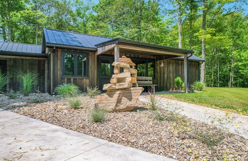 Madison Cabina | Woodside Ranch House w/Hot Tub, Private Deck & Scenic Trails in Wine Country