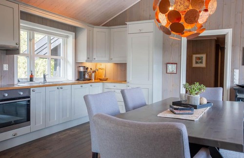 Nord-Aurdal Cabina | Mountain Cabin in Valdres with Fireplace | Classic and Cozy Style