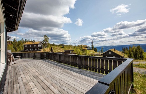 Nord-Aurdal Cabina | Mountain Cabin in Valdres with Fireplace | Classic and Cozy Style