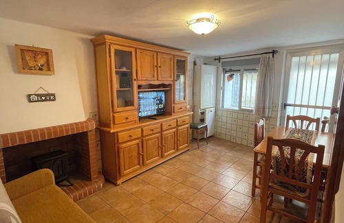Sarratella Casa | Village House in Sierra Engarcerán – Peaceful Retreat