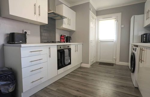 Wishaw Casa | Snug Modern House in Wishaw