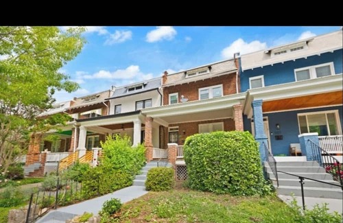 Petworth Casa | Roomy three bedroom house in NW Washington DC. Open space concept, pretty