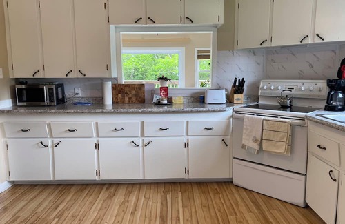 Chester Casa | Tucked Away Treasure- Cozy 2 bed house, large yard and pets welcome!