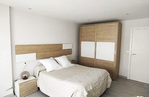 Andújar Apartamento | Modern apartment in Andújar, up to 5 guests, ideal for families and pets