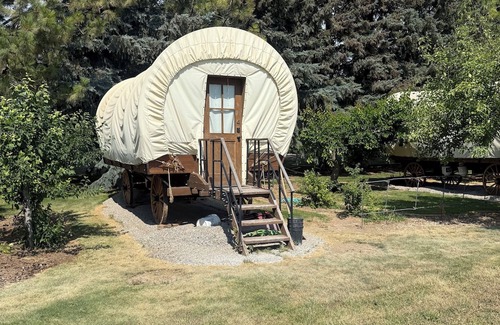 Moreland Cabina | Conestoga Wagon Retreat