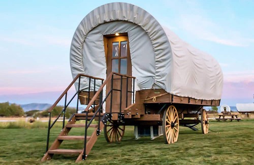Moreland Cabina | Conestoga Wagon Retreat