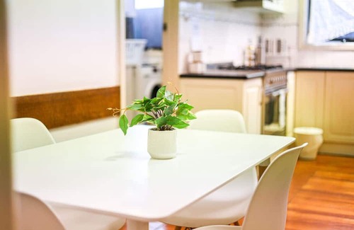 Balwyn North Casa | StayAU Pet-Friendly 4BR Retreat in Balwyn North