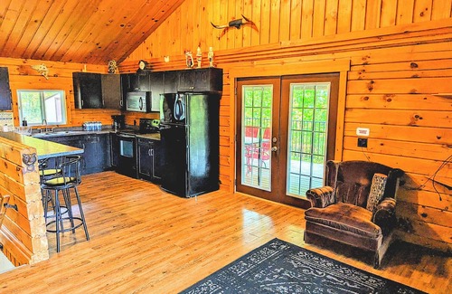 Weslemkoon Cabaña | Beautiful Log Home + XL BUNKIE by Weslmkoon lake