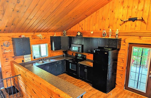 Weslemkoon Cabaña | Beautiful Log Home + XL BUNKIE by Weslmkoon lake