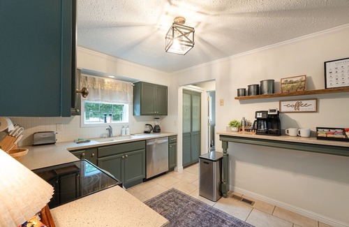Summerlee Casa | NRG Entertainment Retreat - Swimming Pool - Rock Climbing - Gameroom - Theater