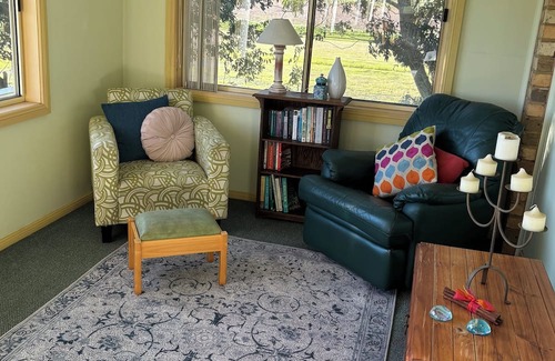Lorn Casa | Lorn Farm Stay 30 minutes to Hunter Valley wineries & wide open spaces.