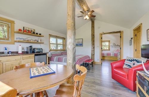 Alder Cabina | Montana Mountain Getaway: Deck & Amazing Views