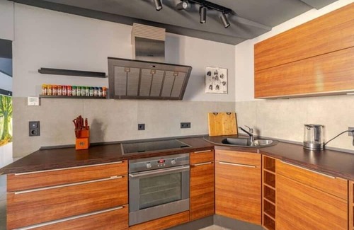 Wossingen Casa | Stylish loft with kitchen, carport, WiFi & fireplace