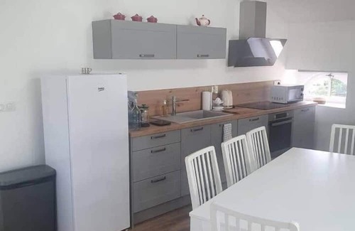 Artonne Villa | Renovated barn of a XV century castle