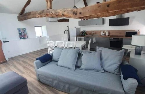Artonne Villa | Renovated barn of a XV century castle