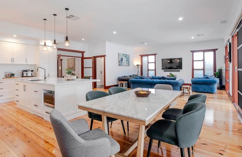 Henley Beach Casa | Henley Beach House | Luxury by the Sea