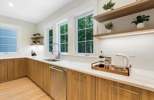 Andover Casa | Welcoming 2025 built: 4-bedroom 3.5-bath modern farm house @ charming Andover