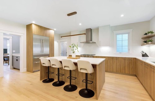 Andover Casa | Welcoming 2025 built: 4-bedroom 3.5-bath modern farm house @ charming Andover