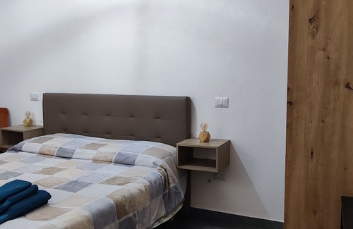 Sadali Cama Y Desayuno | Brand new b&b just minutes from sa stiddiosa