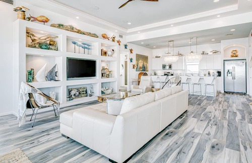 Port Bolivar Casa | Gilchrist Luxury 4BR | Oceanfront & Hot Tub