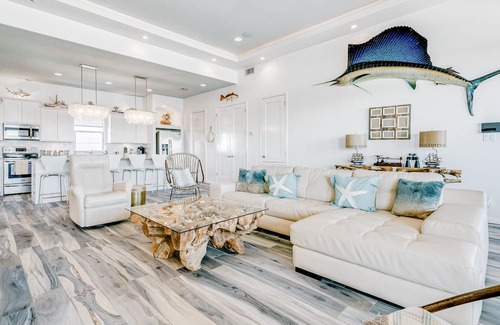 Port Bolivar Casa | Gilchrist Luxury 4BR | Oceanfront & Hot Tub