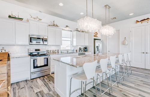 Port Bolivar Casa | Gilchrist Luxury 4BR | Oceanfront & Hot Tub