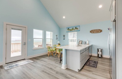 Galveston Casa | Crystal Beach 3BR | Beachfront & Deck