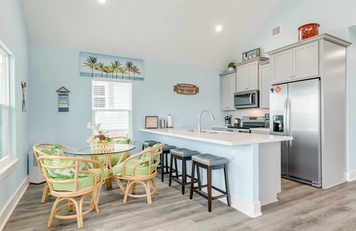 Galveston Casa | Crystal Beach 3BR | Beachfront & Deck