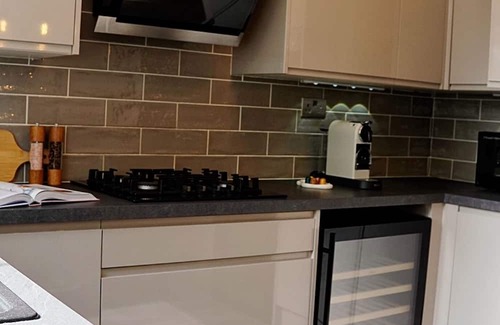 Weston on Trent Casa | Elite Unseen Suites! Home that offers a balance of comfort, style & convenience.
