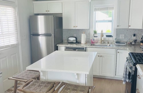Waveland Casa | Bay Sunset Retreat-Walk to Nantasket beach- Charming 3-bedroom house