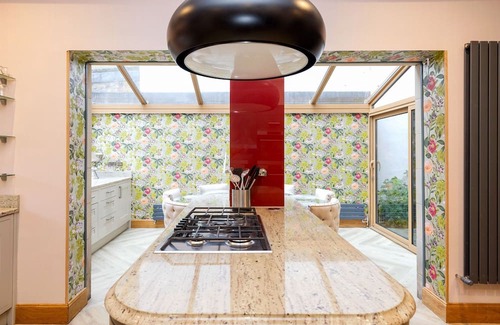 New Town Villa | York Place - Three Bedroom Villa, Sleeps 6