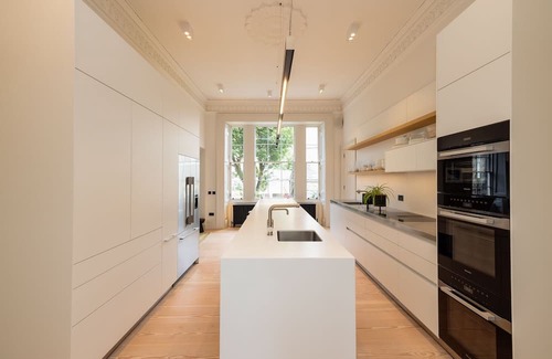 Leith Villa | Windsor Townhouse - Five Bedroom Villa, Sleeps 10