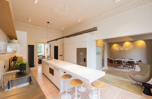 Leith Villa | Windsor Townhouse - Five Bedroom Villa, Sleeps 10