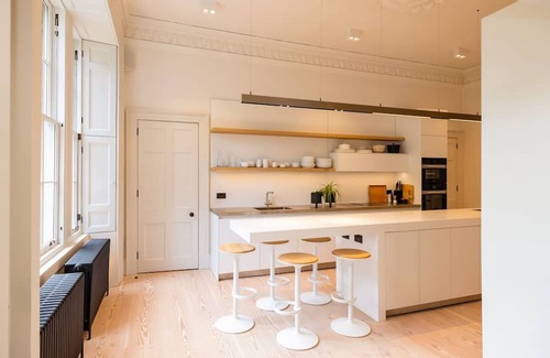 Leith Villa | Windsor Townhouse - Five Bedroom Villa, Sleeps 10