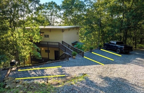 Valley Head Apartamento | The Oak . A Spacious upscale King Studio Apt in Mentone