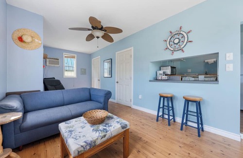 Turkey Point Cabaña | Cottage in Turkey Point - beachfront
