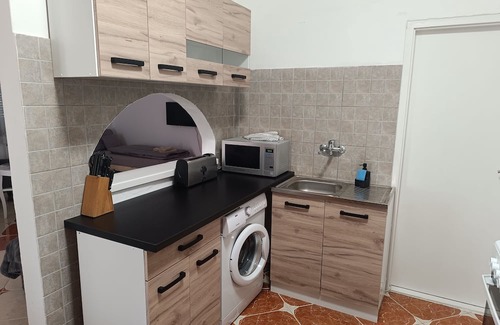 Gyula Casa | Fully equipped apartment with kitchen and bathroom. Teljesen felszerelt lakás.