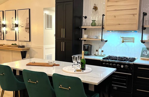 Mount Jackson Casa | Oak & Ember Lodge Modern Luxury Nestled in the Woods- Resort 2.2 miles away