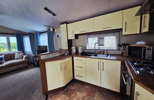 Dinas Cross Cabina | Caravan - Sleeps 4 & Free parking