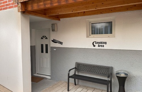 Knittlingen Apartamento | Holiday Apartment 'Knittlingen' Dishwasher, Washing Machine, FREE Wifi, Private Parking