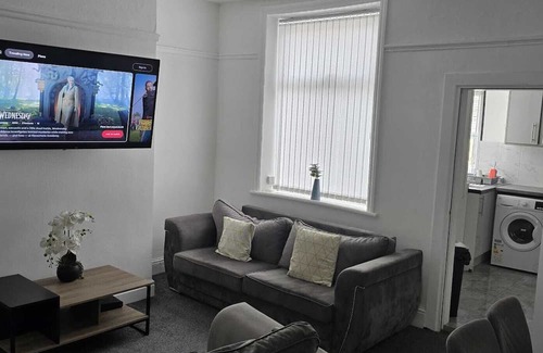 Burnley Apartamento | Superior Double Room Ensuite with Shower Room 2