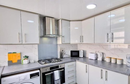Burnley Apartamento | Superior Double Room Ensuite with Shower Room 2