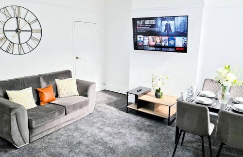 Burnley Apartamento | Superior Double Room Ensuite with Shower Room 2