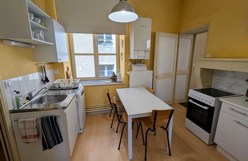 Vesoul Cabaña | Encantador apartamento en el corazón de Vesoul con parking privado