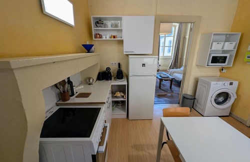 Vesoul Cabaña | Encantador apartamento en el corazón de Vesoul con parking privado