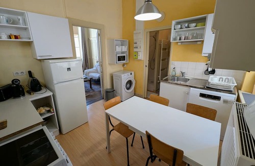 Vesoul Cabaña | Encantador apartamento en el corazón de Vesoul con parking privado