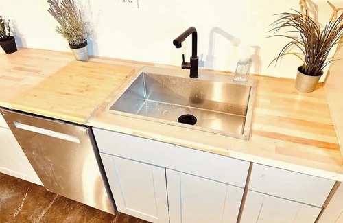 Sylvan Hills Casa | The Nordic Haven ATL - HOT TUB - 7 bedroom - 5000 sq ft - Near Beltline