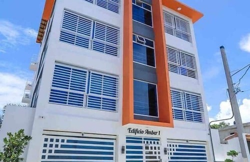 San Cristobal Apartamento | Lovely 2 Bd-2Bath Apt w. A|C Garage & Rooftop